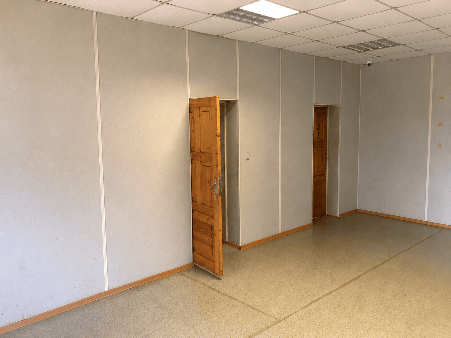 Кабинет 102, вход